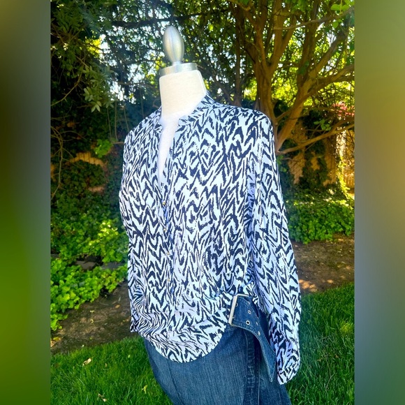 Philosophy Black & White Blouse with Mandarin Collar - Picture 5 of 7